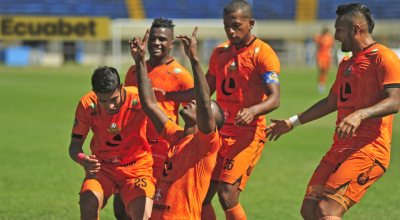 Jugadores de Libertad celebrando un gol ante Mushuc Runa, 3 de agosto de 2024.