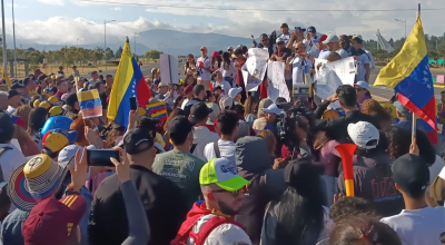 Venezolanos se reúnen en el Bicentenario de Quito para protestar contra los resultados electoraes, el 3 de agosto de 2024.