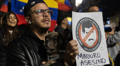 Venezolanos participan de una manifestación en rechazo a los resultados que dieron como ganador a Nicolás Maduro en Venezuela. Sábado 3 de agosto de 2024 en Santiago de Chile.