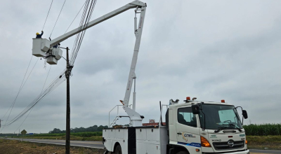 Personal de CNEL ejecuta trabajos en las redes eléctricas de Guayas, el 5 de agosto de 2024.