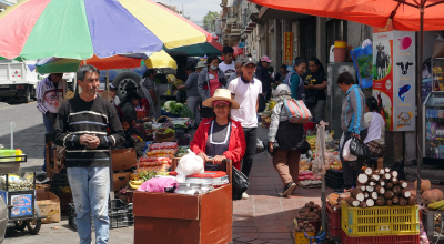 Imagen referencial de comerciantes en la ciudad de Cuenca, Ecuador, el  29 de enero de 2024.