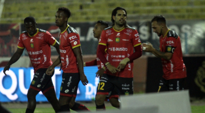 Los jugadores de Deportivo Cuenca festejan un gol ante Orense, por la LigaPro, el 9 de agosto de 2024.