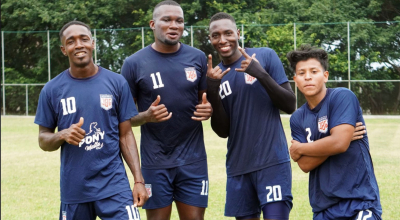 Jóvenes que pertenecen a uno de los equipos de la Junta de Beneficencia de Guayaquil con el Atlético de Madrid, 13 de agosto de 2024.