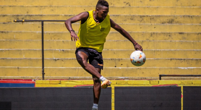 Bryan Carabalí en un entrenamiento de Barcelona SC, 21 de julio de 2024.