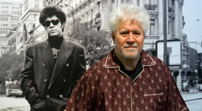 En esta imagen proporcionada por el Centro Condeduque, el cineasta español Pedro Almodóvar posa junto a un retrato en blanco y negro de sí mismo durante la inauguración de la exposición "Madrid, Chica Almodóvar" en el Centro Condeduque de Madrid.