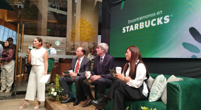 Los representantes de Starbucks Ecuador en el centro comercial Scala Shopping, 14 de agosto de 2024.