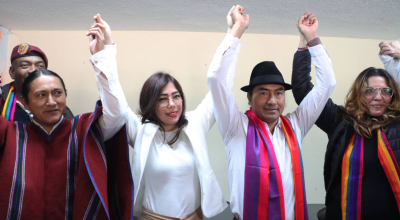 Katiuska Molina y Leonidaz Iza (centro) conforman el binomio presidencia de Pachakutik. Quito, 14 de agosto de 2024