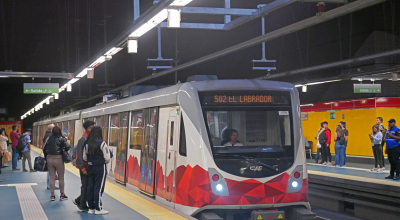 Usuario en el Metro en la estación San Francisco, en agosto de 2024.