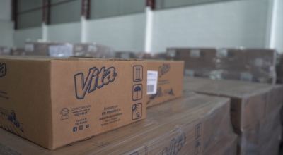 Parte de los lotes de leche Vita enviados a Perú, en la primera exportación de la empresa.