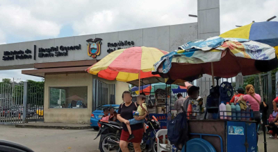 Vista referencial del ingreso principal al hospital de Monte Sinaí, en el distrito Nueva Prosperina, al noroeste de Guayaquil, ubicado en una de las zonas más violentas de la ciudad.