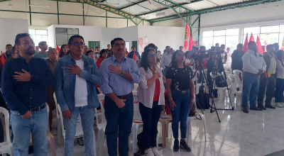 Jorge Escala (centro), precandidato presidencial de Unidad Popular, durante las elecciones primarias, el 17 de agosto de 2024.