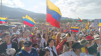 Venezolanos reunidos en el parque Bicentenario de Quito, el 17 de agosto de 2024.