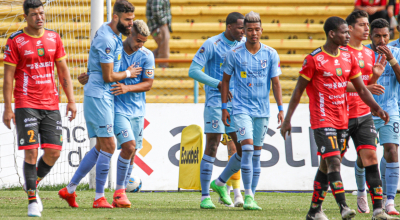 Los jugadores de Universidad Católica festejan uno de los goles en la victoria ante Deportivo Cuenca, el 18 de agosto de 2024.