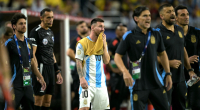 Lionel Messi y el cuerpo técnico de la selección de Argentina en la final de la Copa América, 14 de julio de 2024.