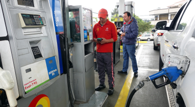 En la gasolinera de Gapal, en Cuenca, el 27 de junio de 2024.