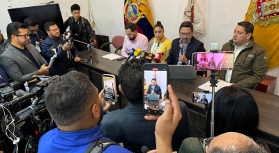 Asambleístas del Azuay en una rueda de prensa este 20 de agosto de 2024.