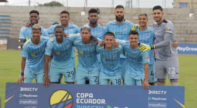 Los jugadores de Universidad Católica antes de un partido por Copa Ecuador, el 21 de agosto de 2024.