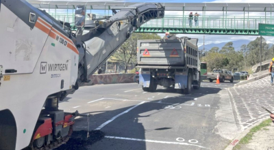 Maquinaria del Municipio de Quito en la avenida Velasco Ibarra, conocida como Oriental, el 2'0 de agosto de 2024.