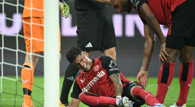 El defensa ecuatoriano Piero Hincapié, del Bayer Leverkusen, durante el partido de este viernes 23 de agosto, válido por la Bundesliga alemana.