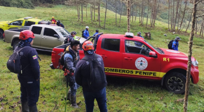 Comuneros y bomberos de Penipe, el 14 de agosto de 2024, en el operativo de búsqueda de una adolescente que desapareció en las faldas del volcán Tungurahua.