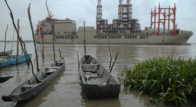 La barcaza de bandera turca Emre Bey realizó maniobras de amarraje el jueves 22 de agosto del 2024, pero tras dos días frente a la subestación eléctrica Las Esclusas, del sur de Guayaquil, no pudo estabilizar su anclaje.