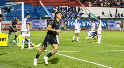 Miguel Parrales, tras marcar gol en el partido de Orense ante Imbabura, el 26 de agosto de 2024.