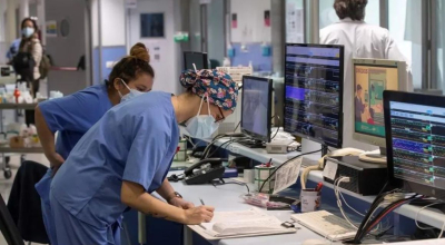 Imagen referencial. Personal médico en un hospital de España.