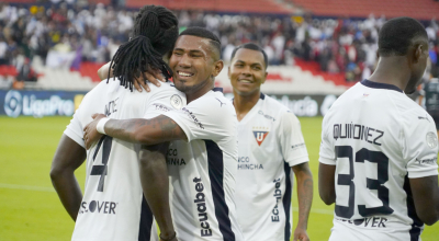 Jugadores de Liga de Quito celebrando su gol ante Libertad, 25 de Agosto de 2024.