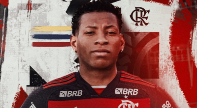 Imagen de Gonzalo Plata con la camiseta de Flamengo, luego de ser anunciado como el nuevo fichaje el 30 de agosto de 2024.