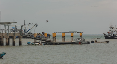 Vista referencial del muelle de carga del mercado minorista de mariscos de Posorja, en Progreso, parroquia rural de Guayaquil.