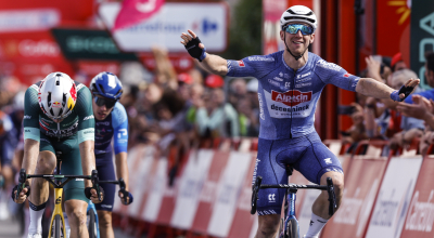 Kaden Groves festeja su victoria en la Etapa 14 de la Vuelta a España, el 31 de agosto de 2024.