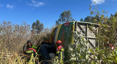 El bus accidentado en la vía Pifo-Papallacta el 3 de septiembre de 2024.