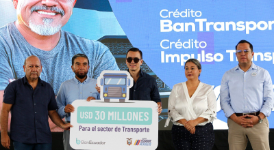 El presidente Daniel Noboa y los dirigentes del transporte participaron en un evento en Babahoyo, el 3 de septiembre de 2024.