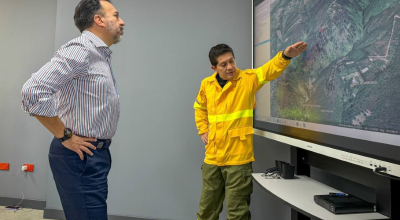 El alcalde de Quito, Pabel Muñoz, en el puesto de mando del Cuerpo de Bomberos, el 4 de septiembre.