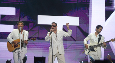 Reik durante su presentación en los Premios Juventud 2024.