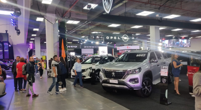 Exhibición de carros en la feria Automundo, en Quito, el 29 de agosto de 2024.