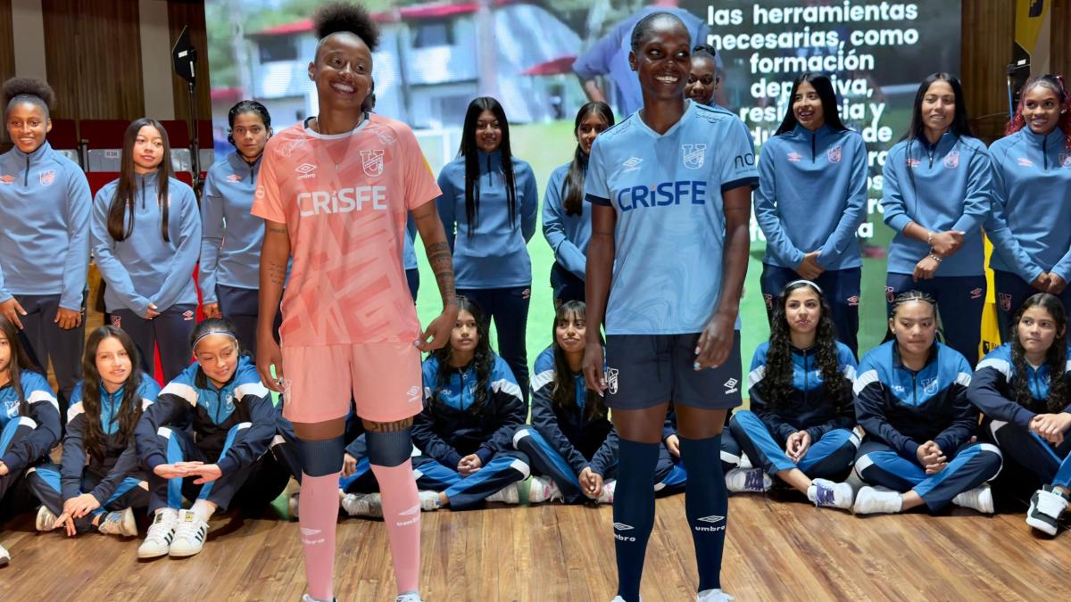 El Club Universidad Católica presenta su plantel femenino y el uniforme ...
