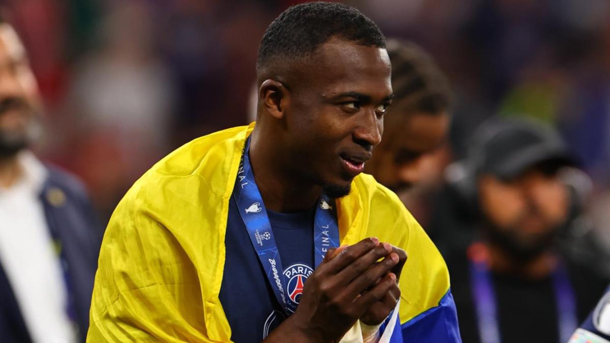 Willian Pacho tiene su nombre en una calle de París por el bicampeonato ...
