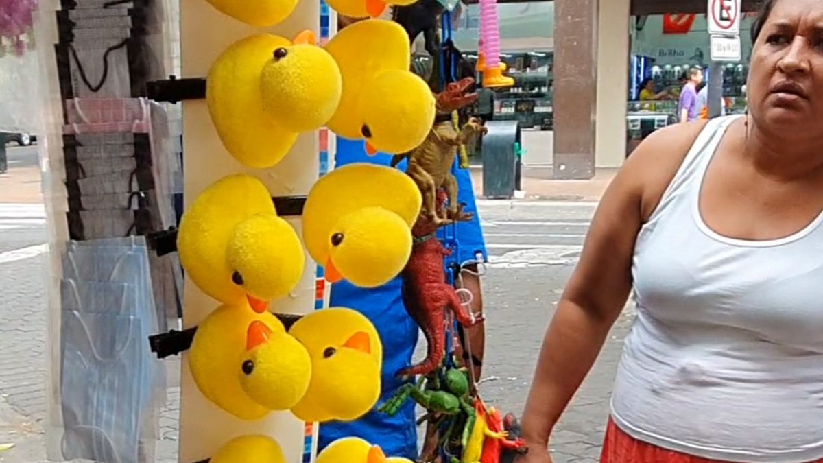 Patos Amarillos Kawaii Inundan Las Ciudades De Ecuador Los Productos Se Diversifican