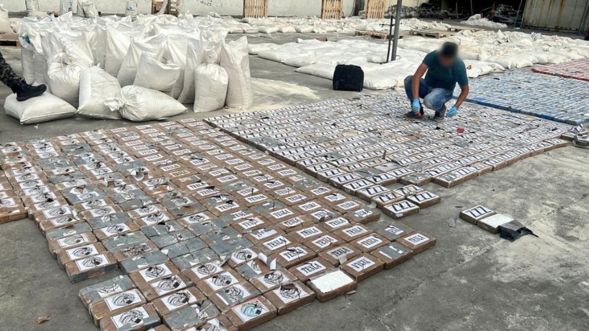 La Policía incautó más de tres toneladas de droga de una embarcación