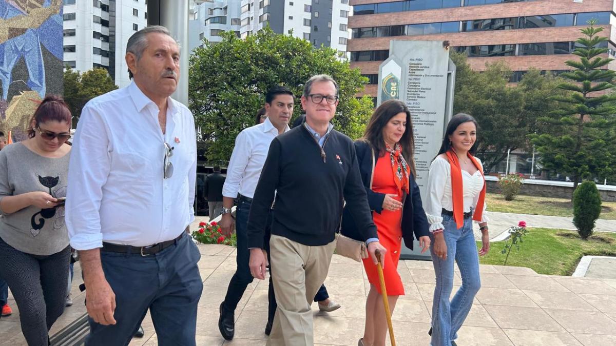 Carlos Rabascall se impone a la disidencia de Izquierda Democrática y ...