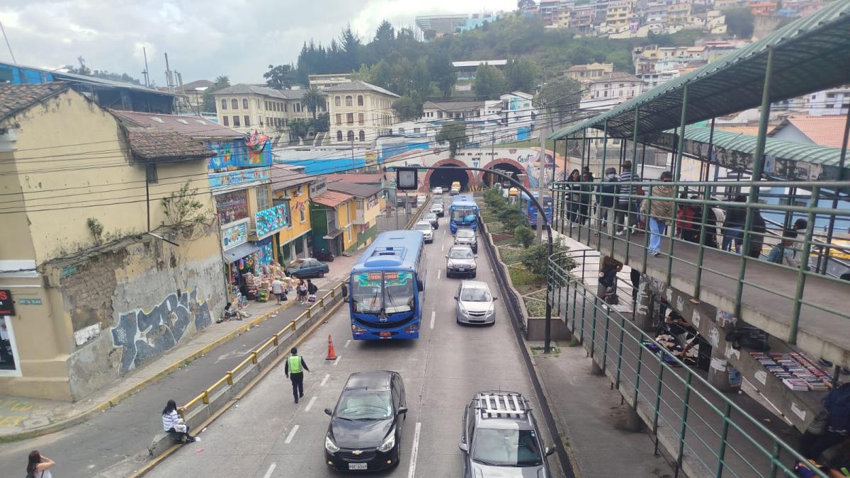 Revise qué vehículos no pueden circular en Quito este viernes 27 de diciembre por el Pico y Placa