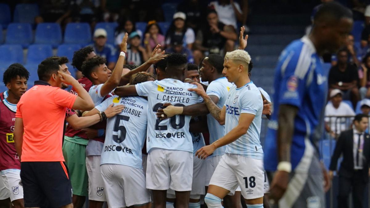 ¡Por goleada! Universidad Católica aplastó a Emelec en el estadio ...