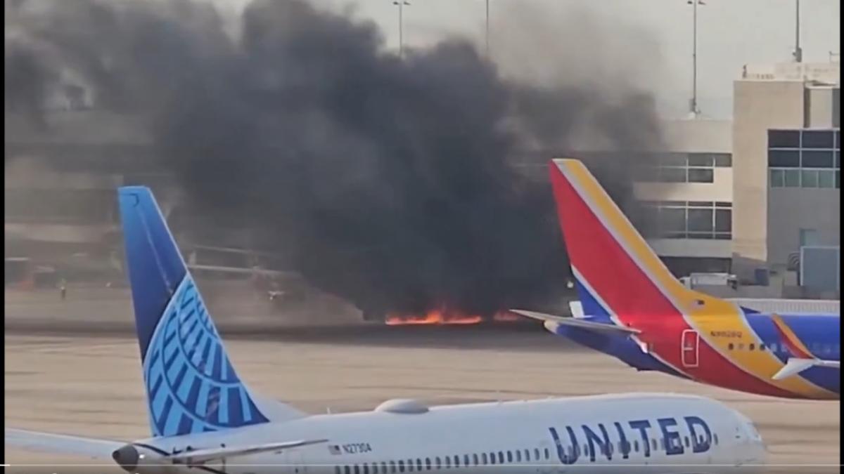 Un avión de American Airlines se incendia en el aeropuerto de Denver