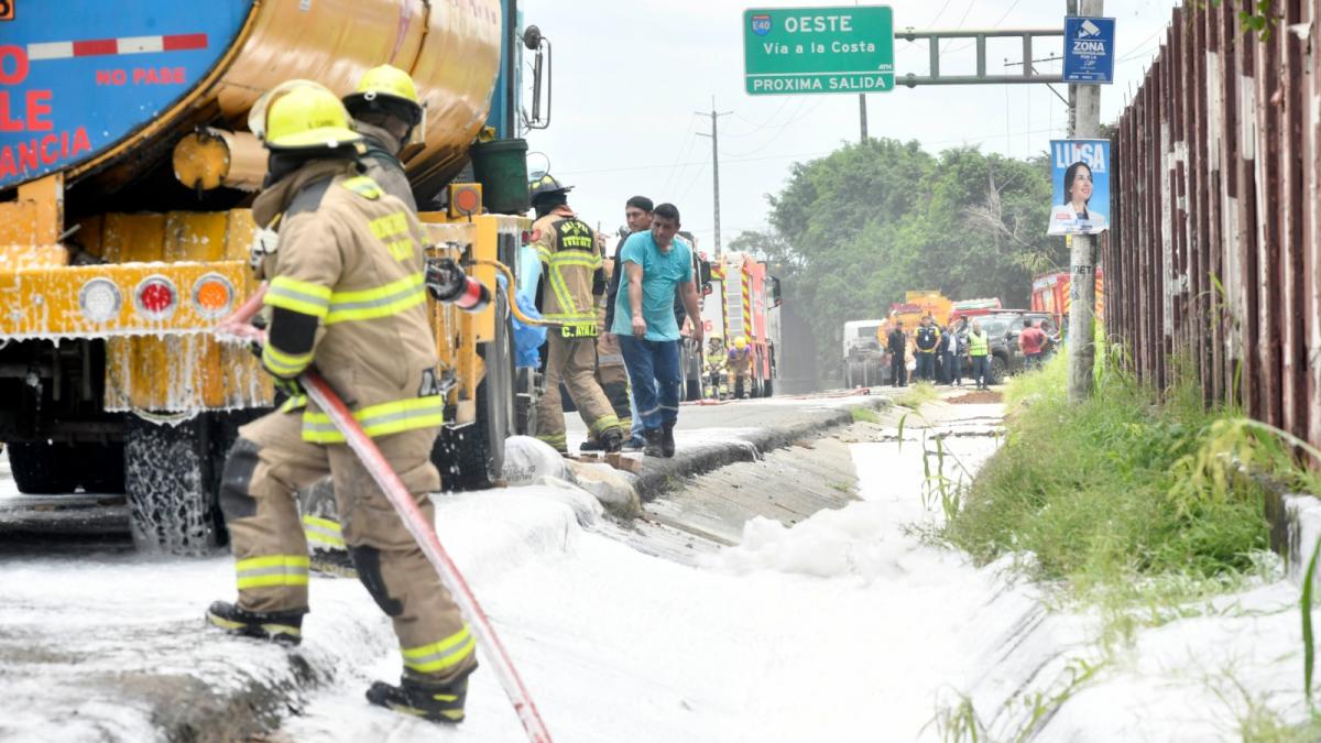 Alerta ambiental en Estero Salado tras derrame de 4.000 galones de ...