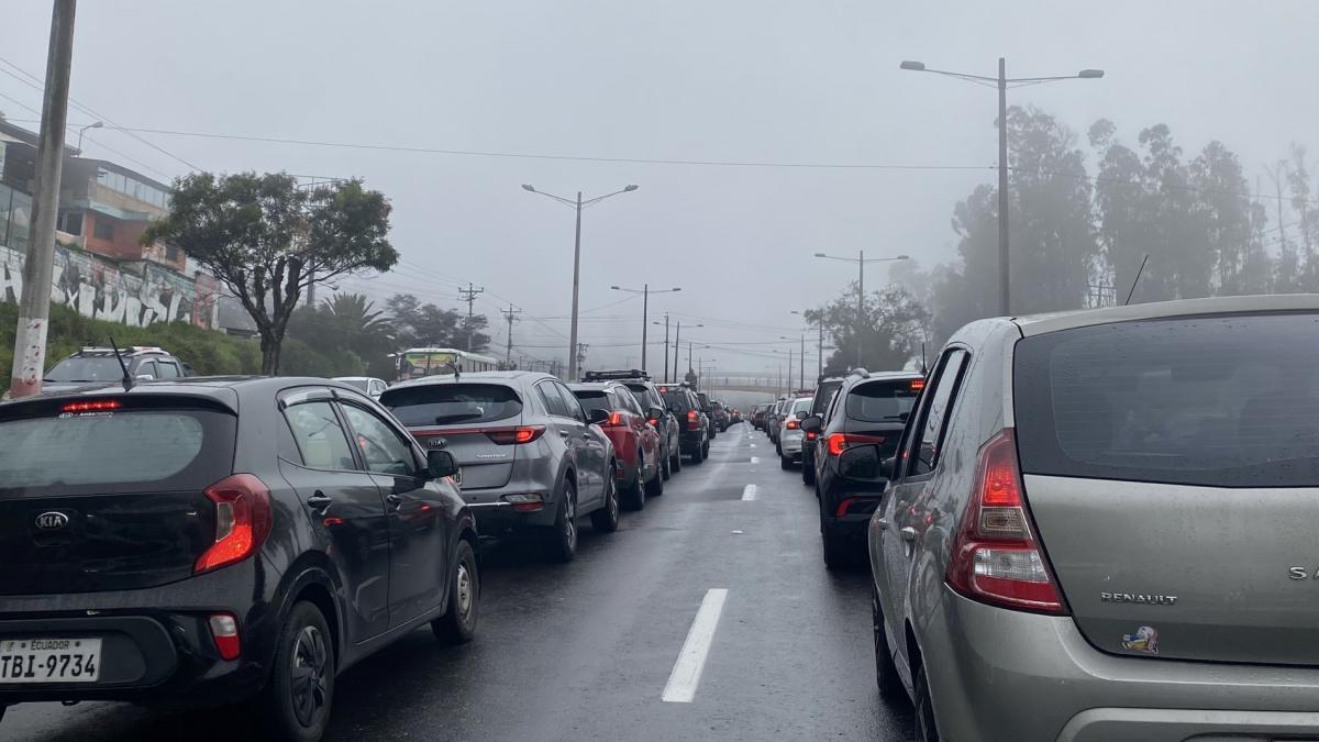 Lluvia y caos vehicular por accidentes de tránsito en Quito este 16 de ...