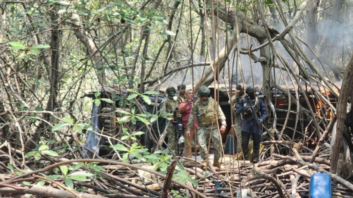 Militares y sujetos armados se enfrentan en el Golfo de Guayaquil