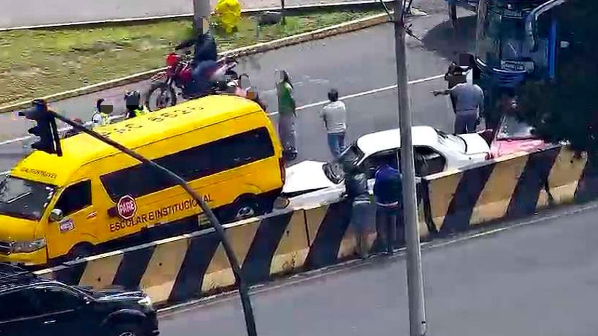 Un bus, una furgoneta escolar y tres autos protagonizaron choque ...