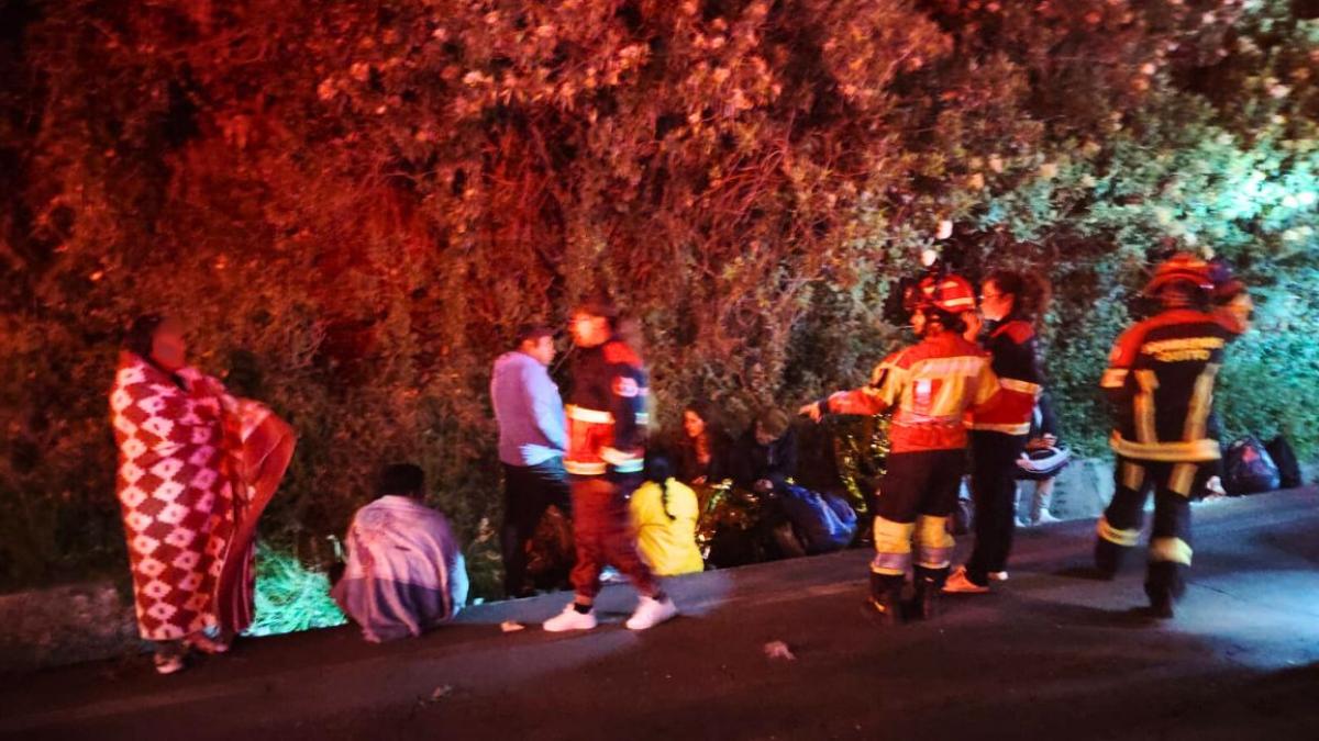 Vuelco de un bus en la Y de Pifo, vía a Papallacta, deja siete personas ...