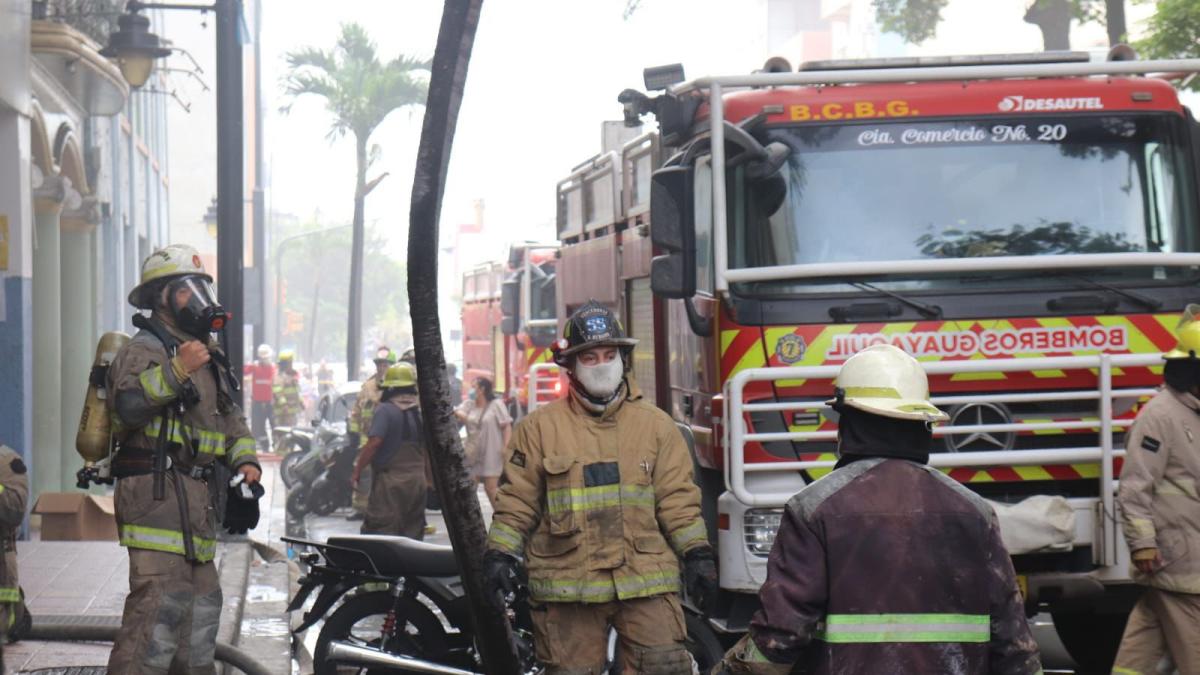 Incendio en el centro de Guayaquil, de alarma 3, dejó siete heridos y ...